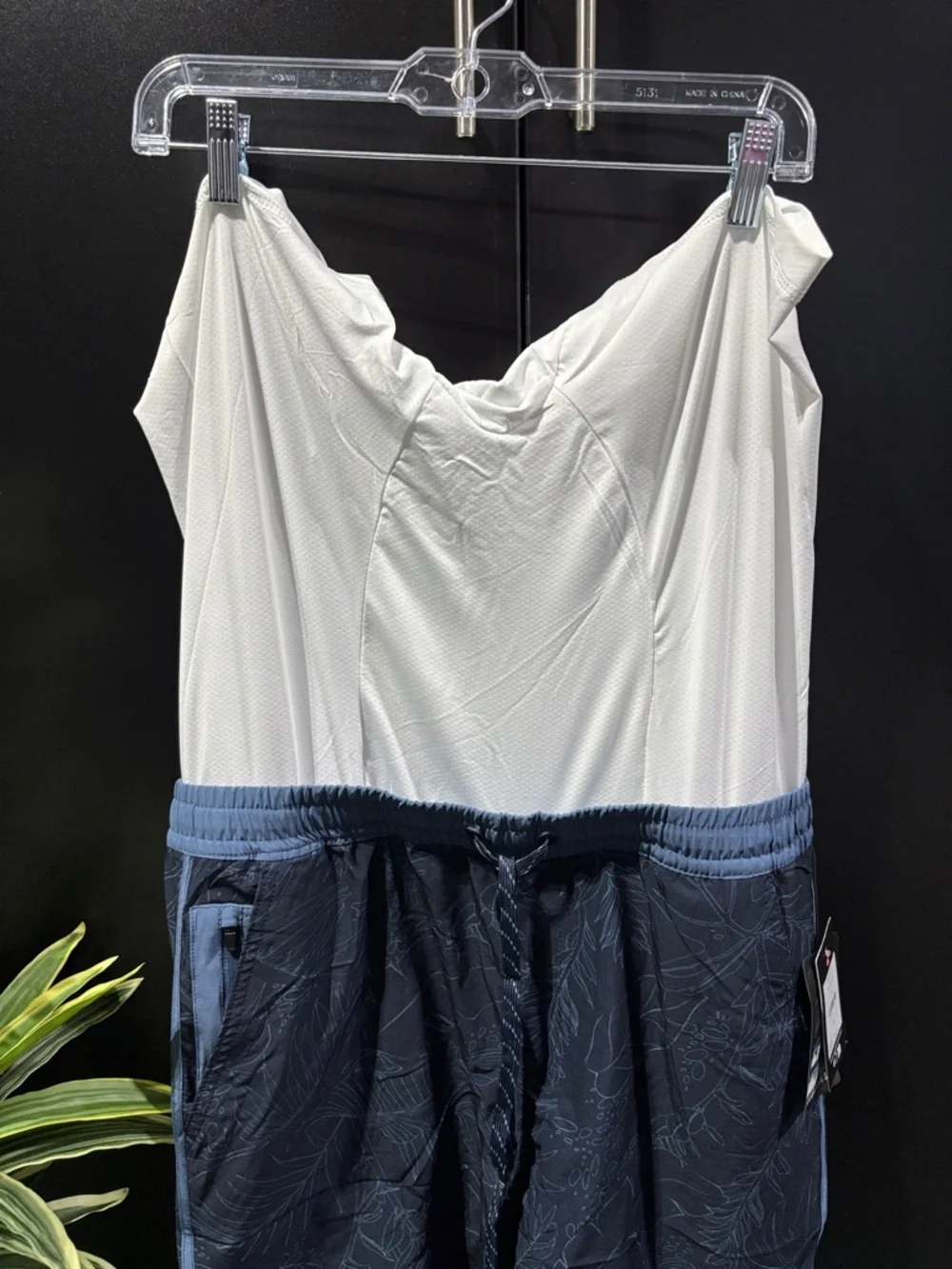 Quicksilver Board Shorts/Swim, boxer lined, zip pocket,back Velcro p back plus..